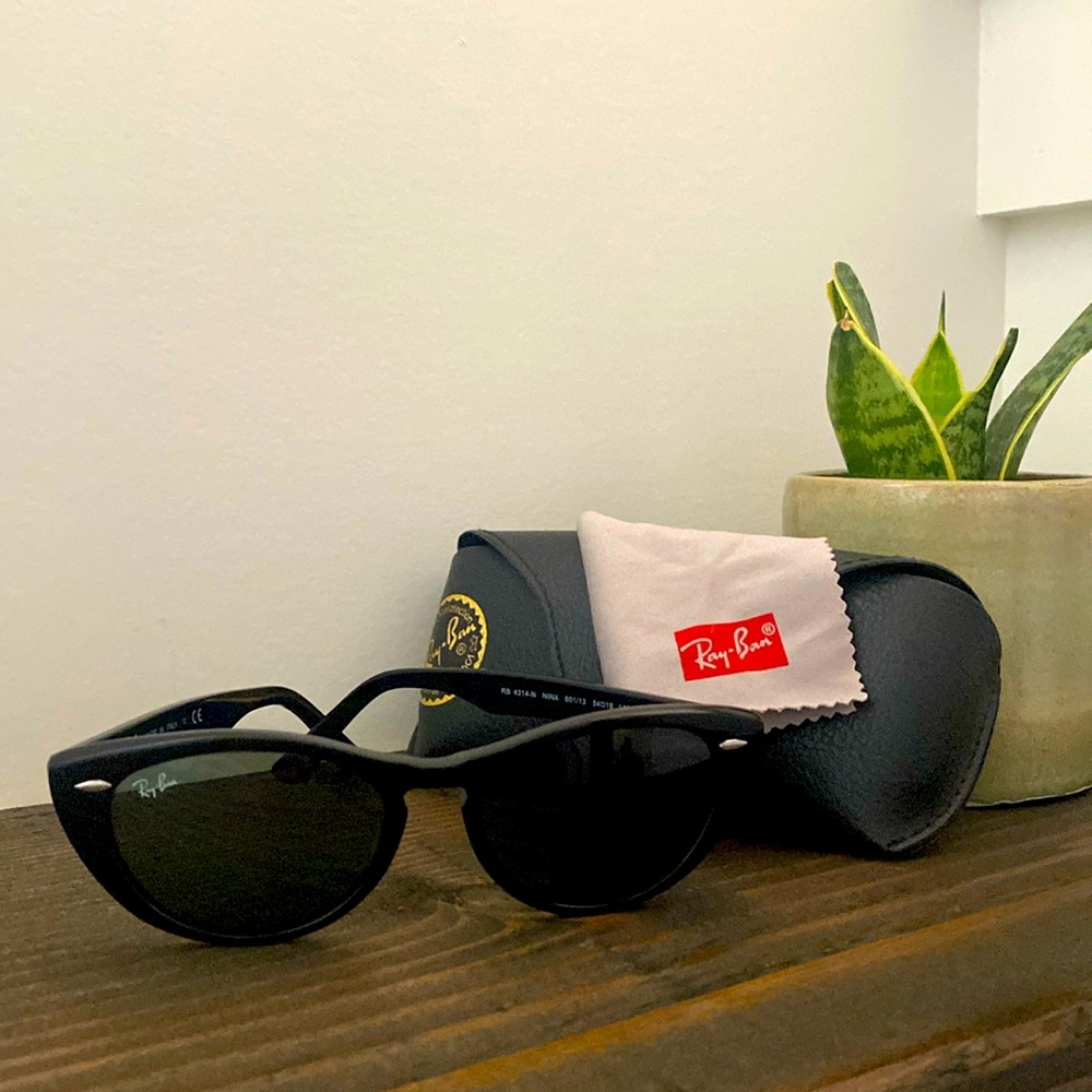 Gorgeous Ray-Ban CatEye Sunglasses
